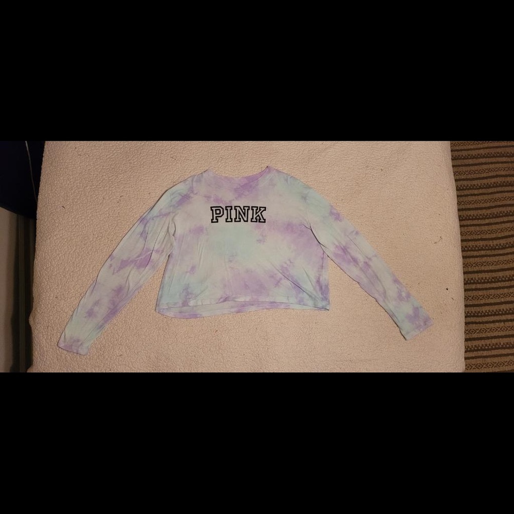 PINK Victoria’s Secret crop top